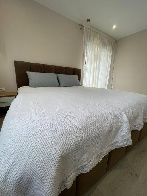 Melody Apartment In คอร์เชอ ภายนอก รูปภาพ
