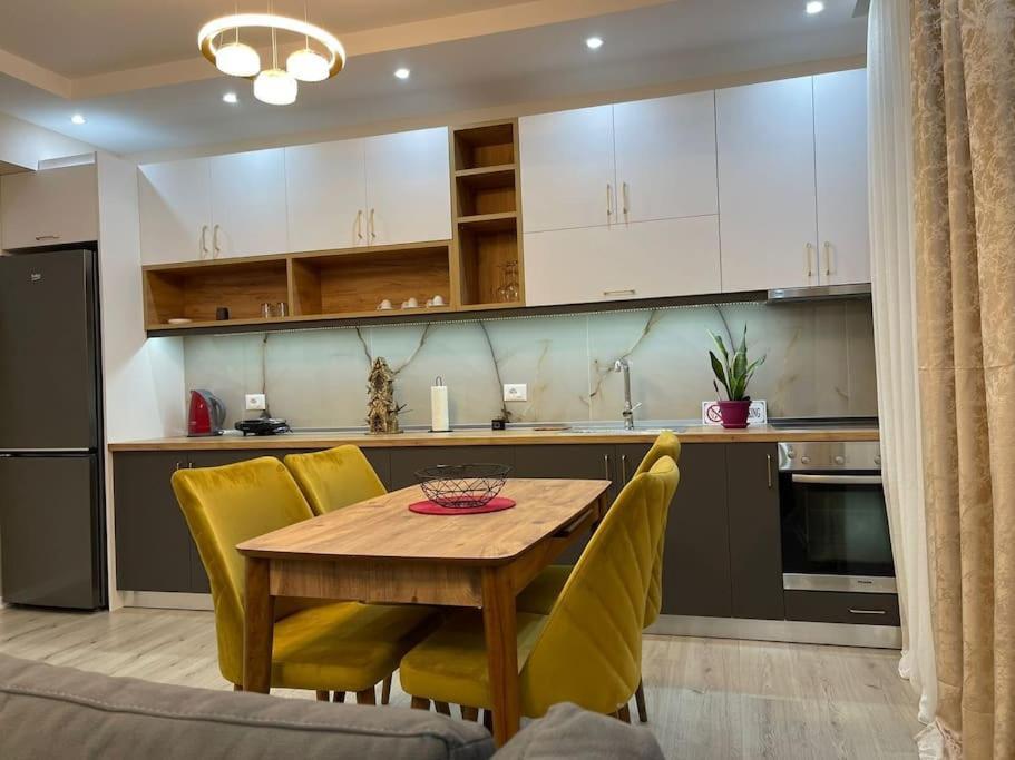 Melody Apartment In คอร์เชอ ภายนอก รูปภาพ